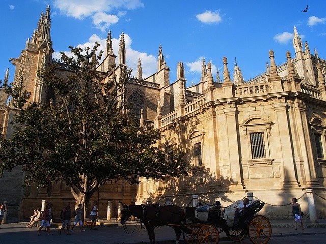 Too hot to walk? Cool places to relax in Sevilla