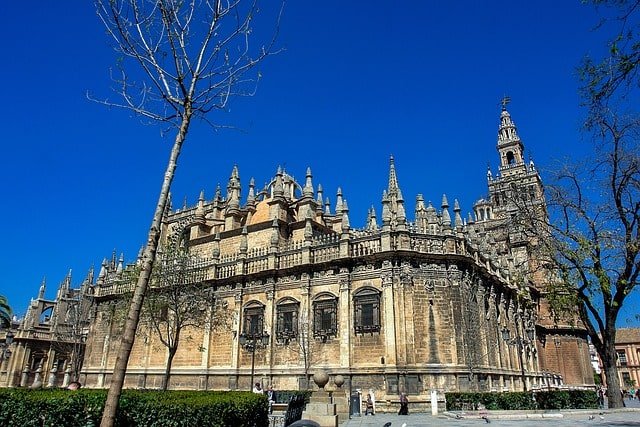 La Plaza del Triunfo: el milagro que Sevilla olvidò.