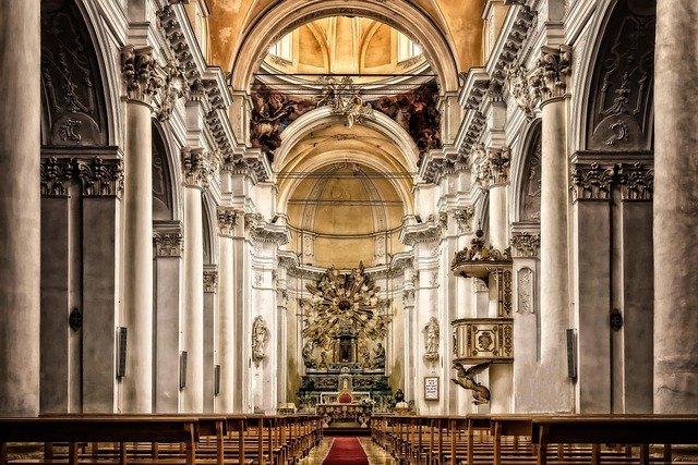 Consigna de equipaje cerca de la Catedral de Sevilla: secretos, curiosidades y arte sacro